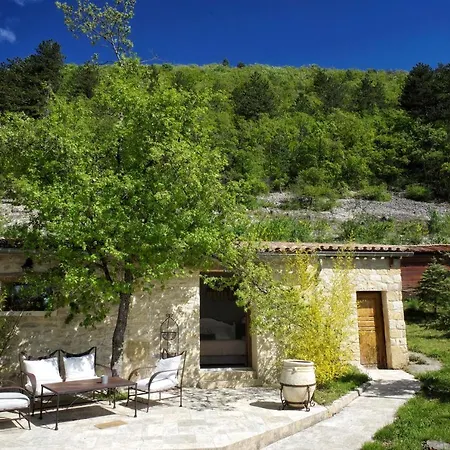 Le Deffends De Redon B&B