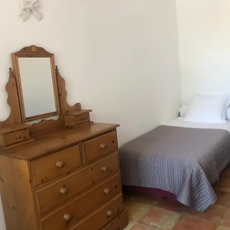 Le Deffends De Redon Bed & Breakfast 3*