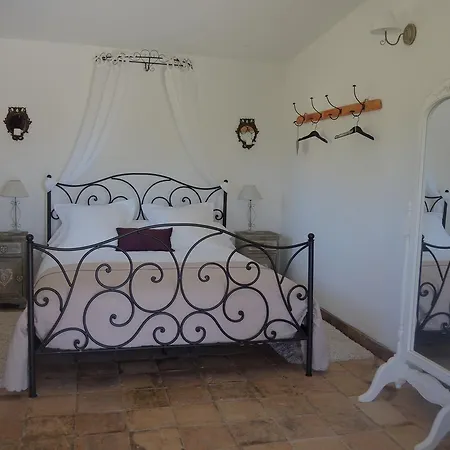 Bed & Breakfast Le Deffends De Redon 3*