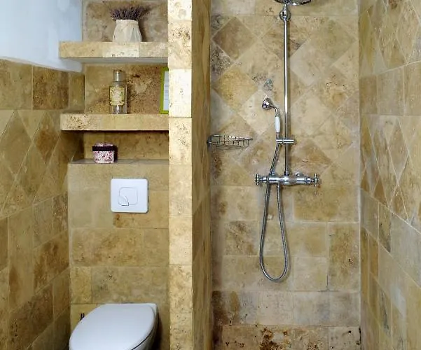 Le Deffends De Redon Bed & Breakfast 3*