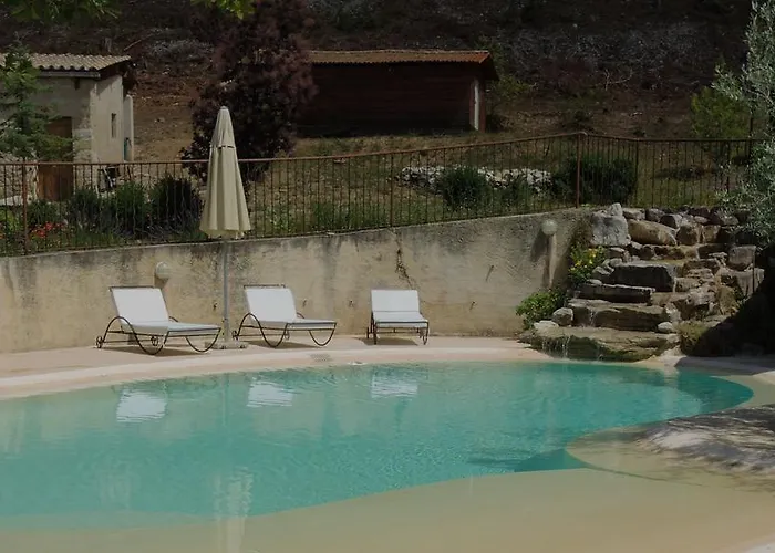 Le Deffends De Redon Bed & Breakfast 3*