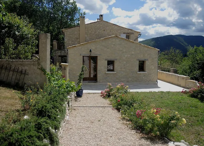 Bed & Breakfast Le Deffends De Redon 3*