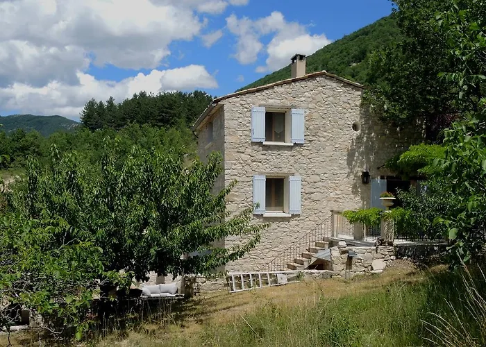 Le Deffends De Redon Bed & Breakfast 3*
