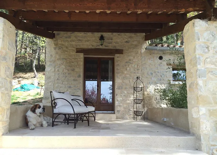 Le Deffends De Redon Bed & Breakfast 3*